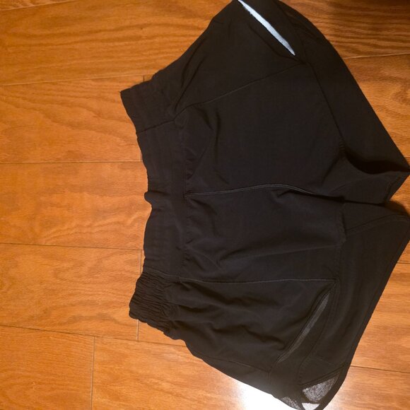 Lululemon hotty hot 2.5 in high rise size 10 - Picture 2 of 2
